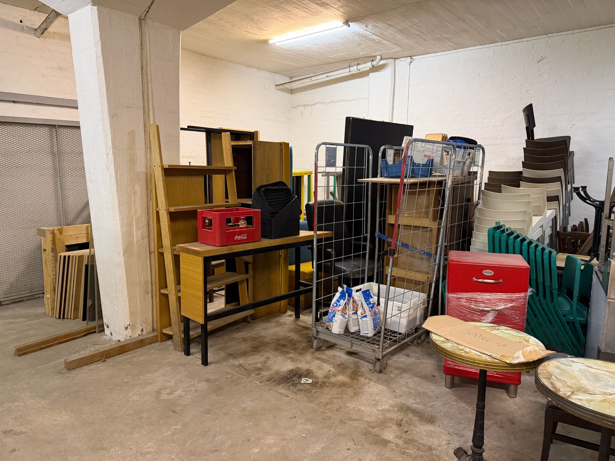 Image 1/32