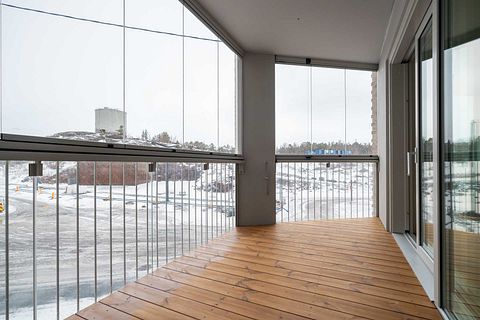 Image 12/16