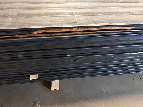 Image 4/6