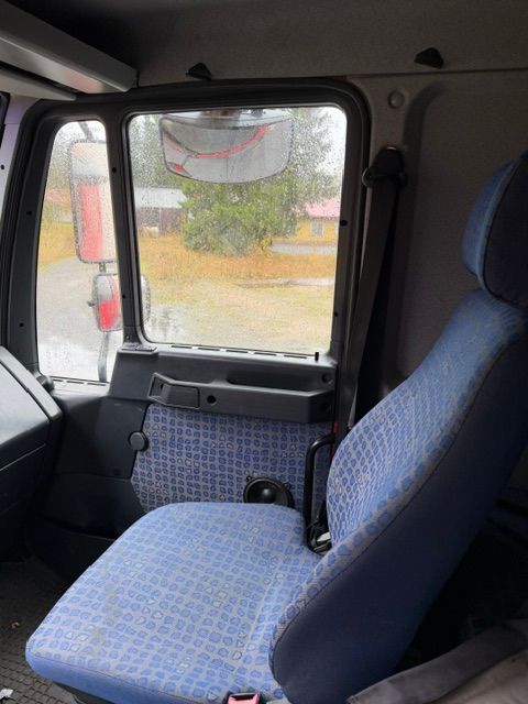 Image 11/26