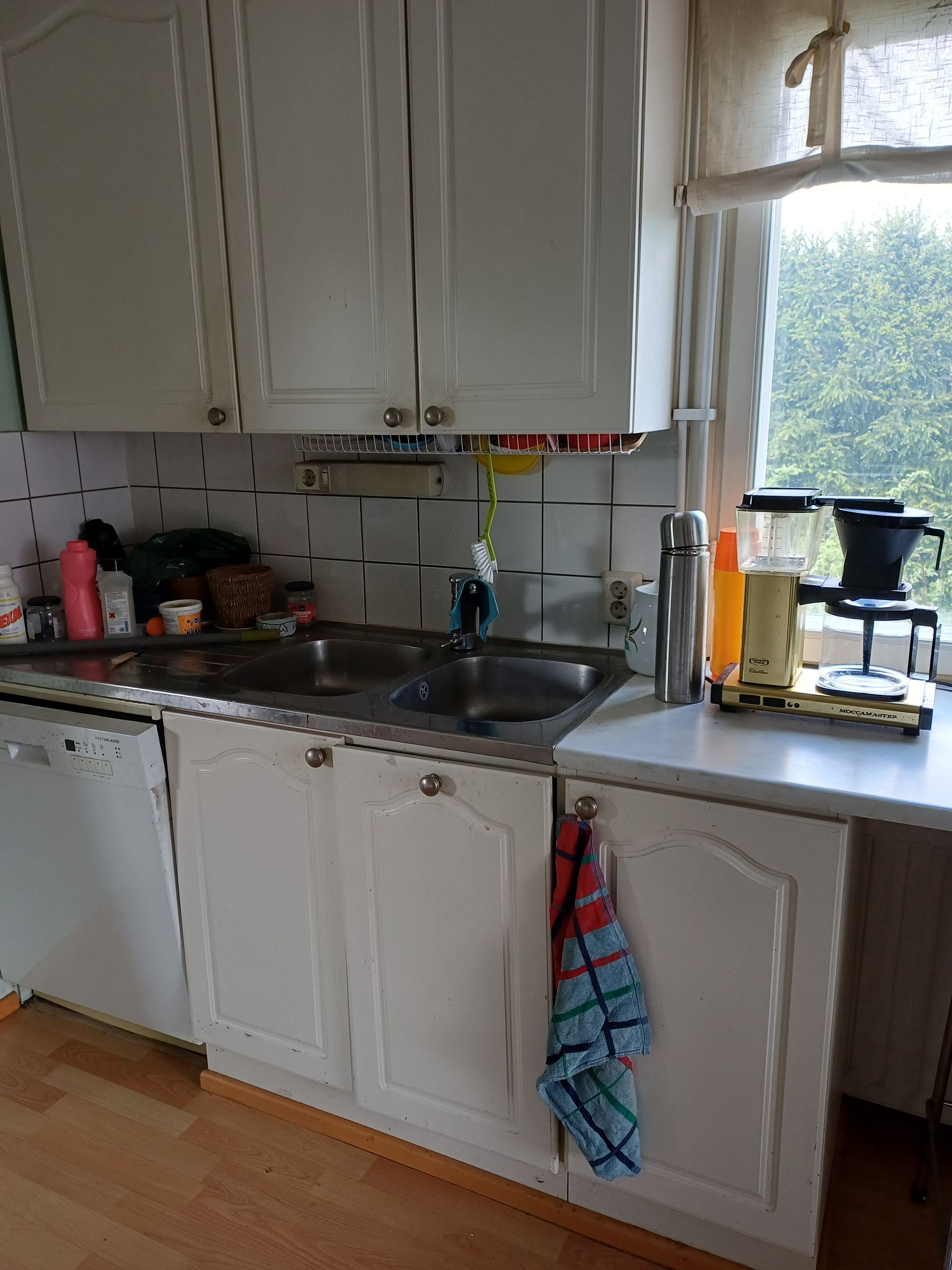 Image 8/28