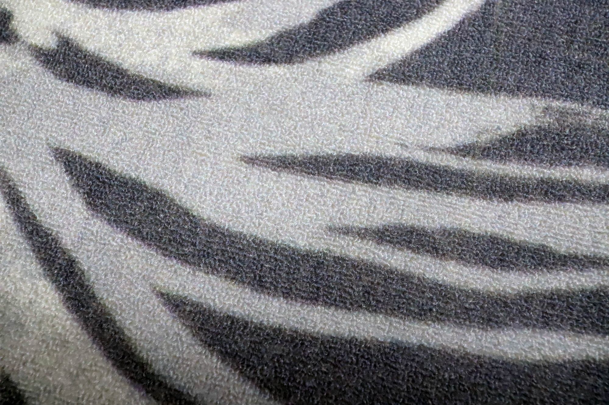 Image 3/8