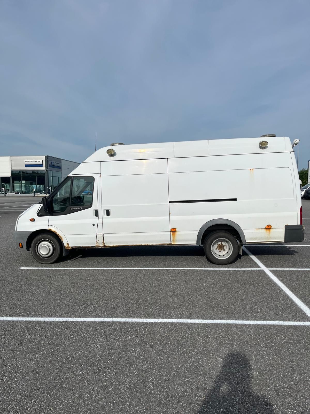 Image 8/50