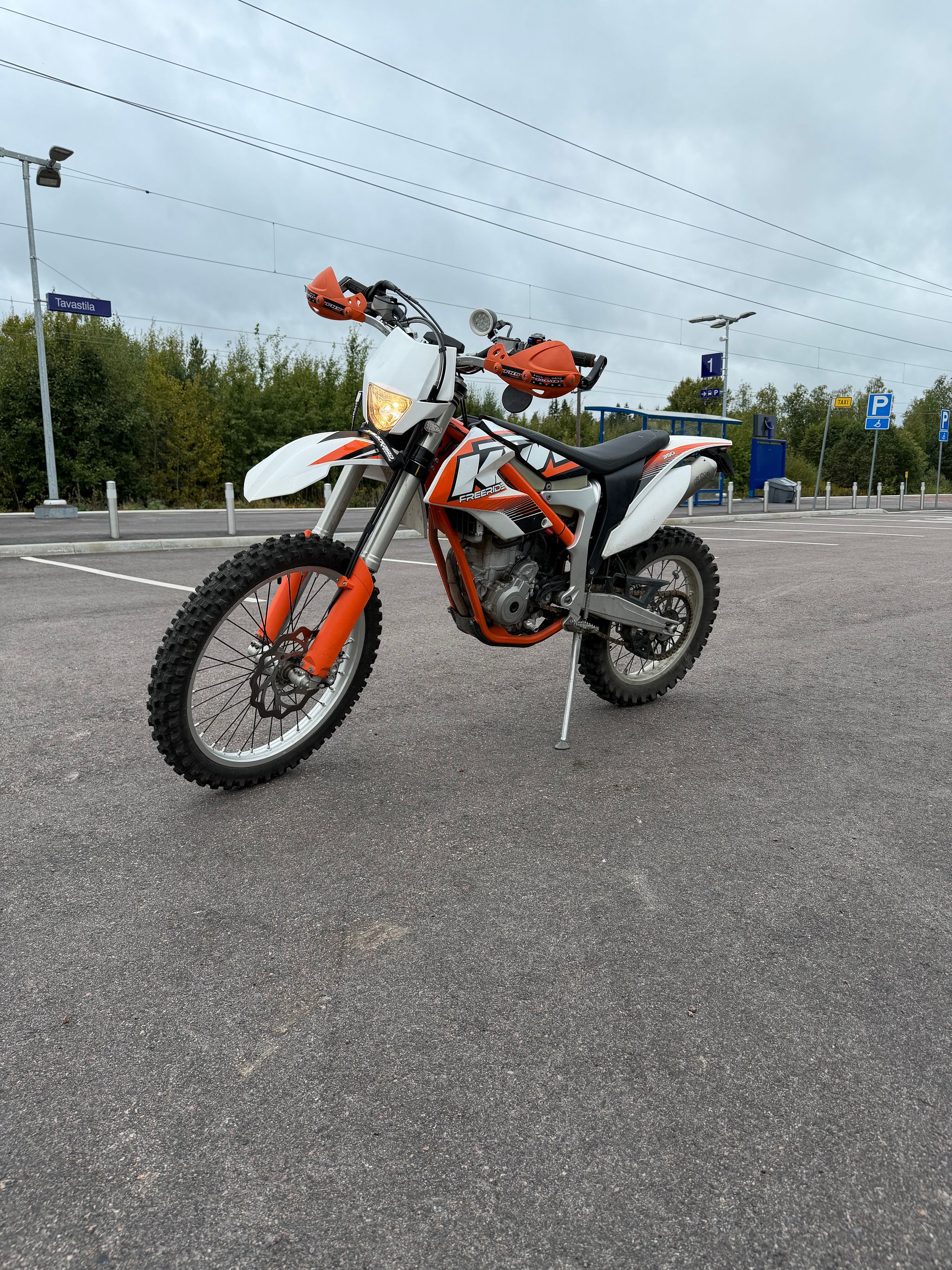 Image 1/7