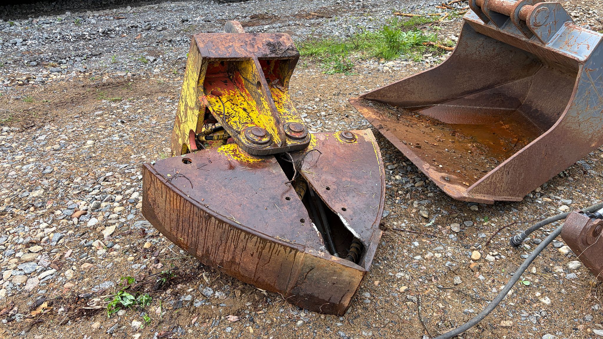 Image 4/4