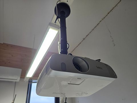 Image 1/8
