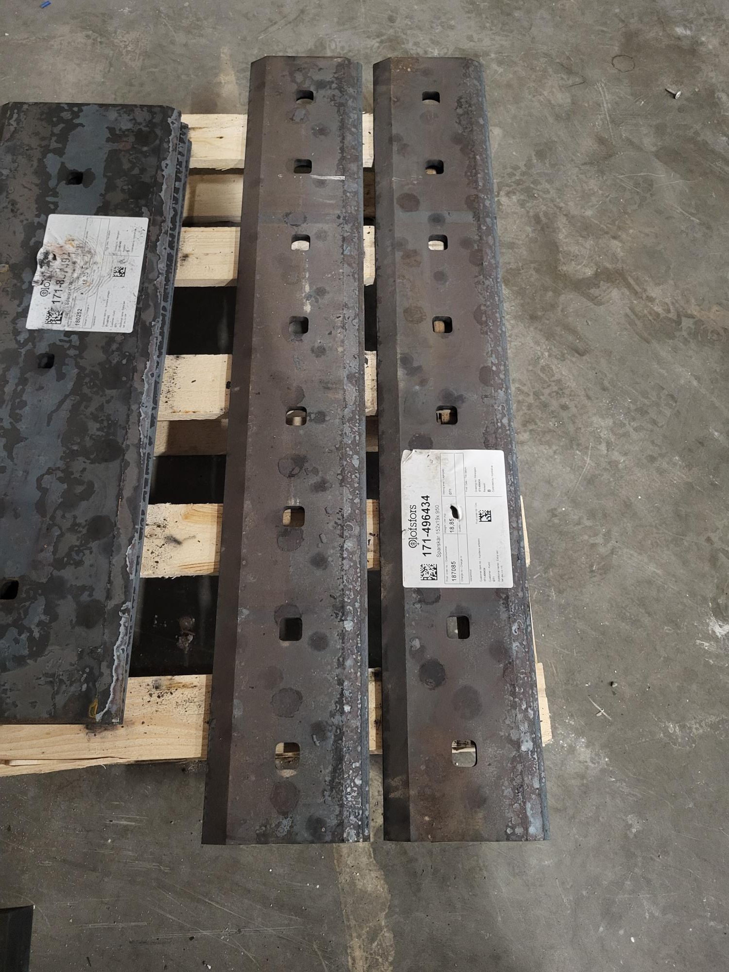 Image 2/4