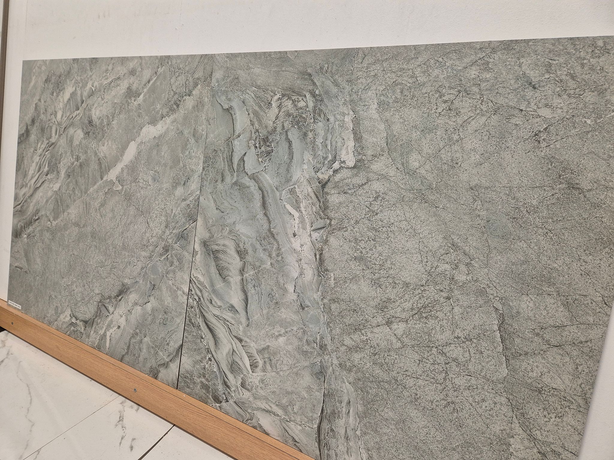 Image 19/23
