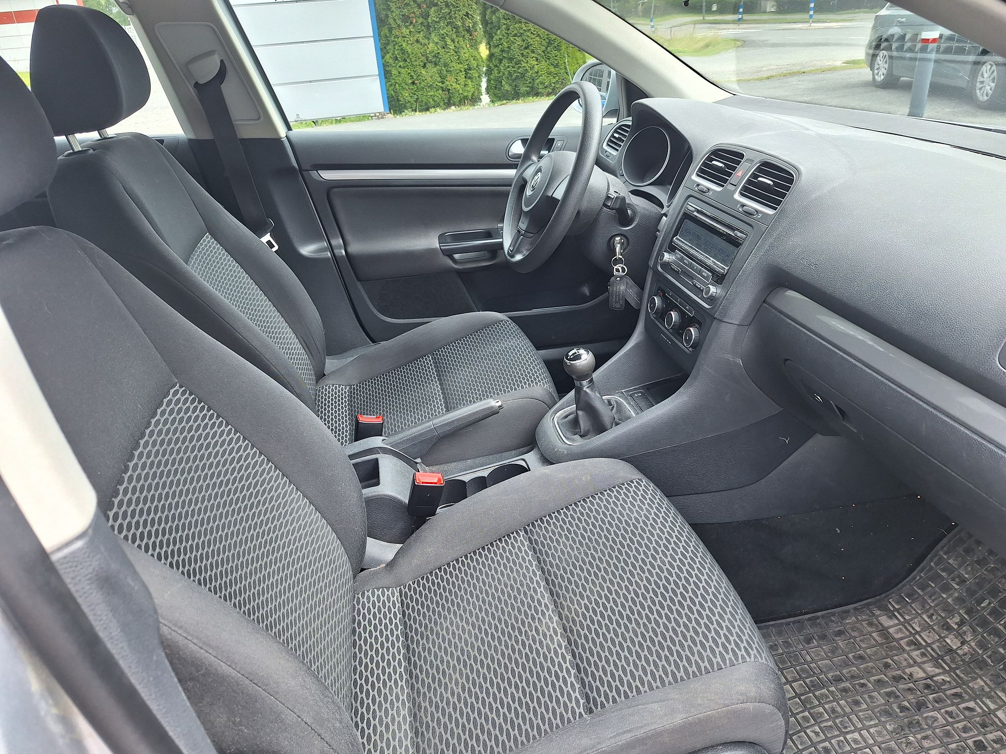Image 11/28