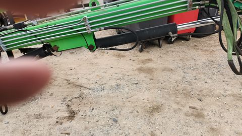 Image 3/6