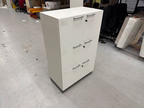 Image 2/8