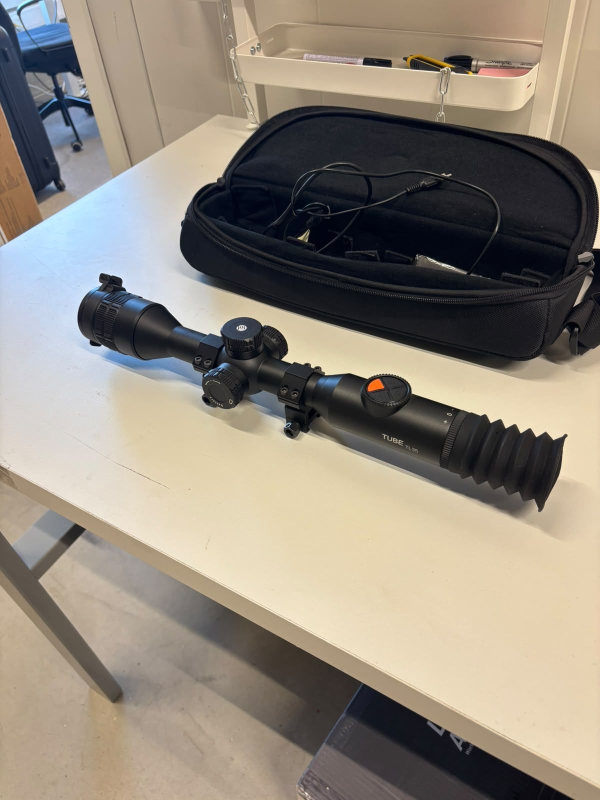 Image 2/8