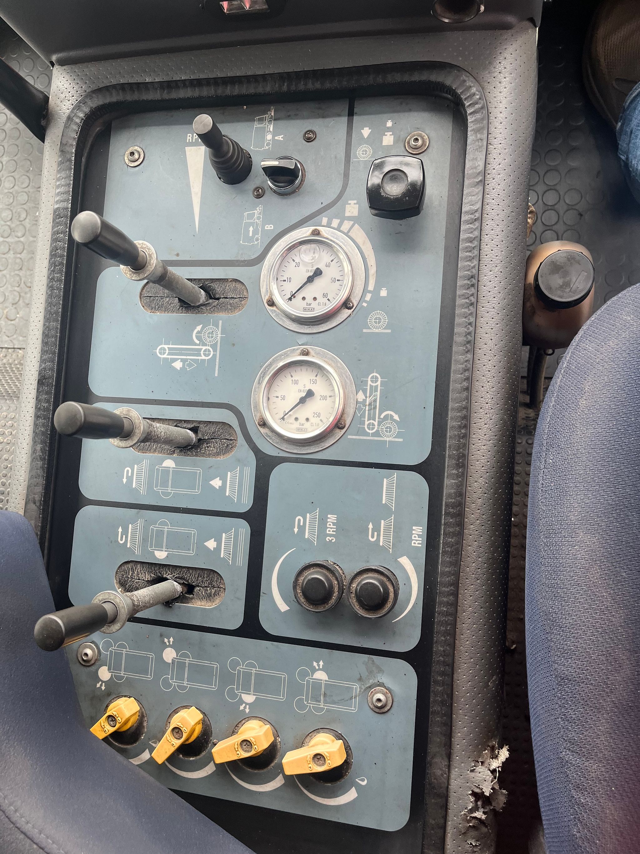 Image 8/11