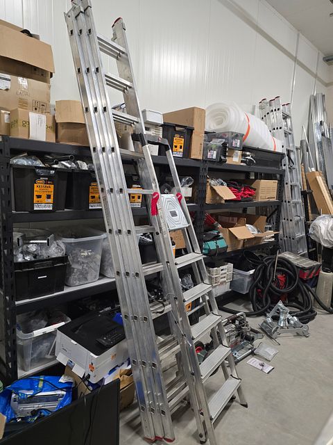 Image 1/3