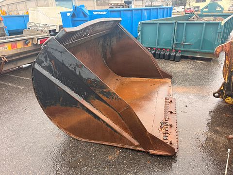 Image 4/8