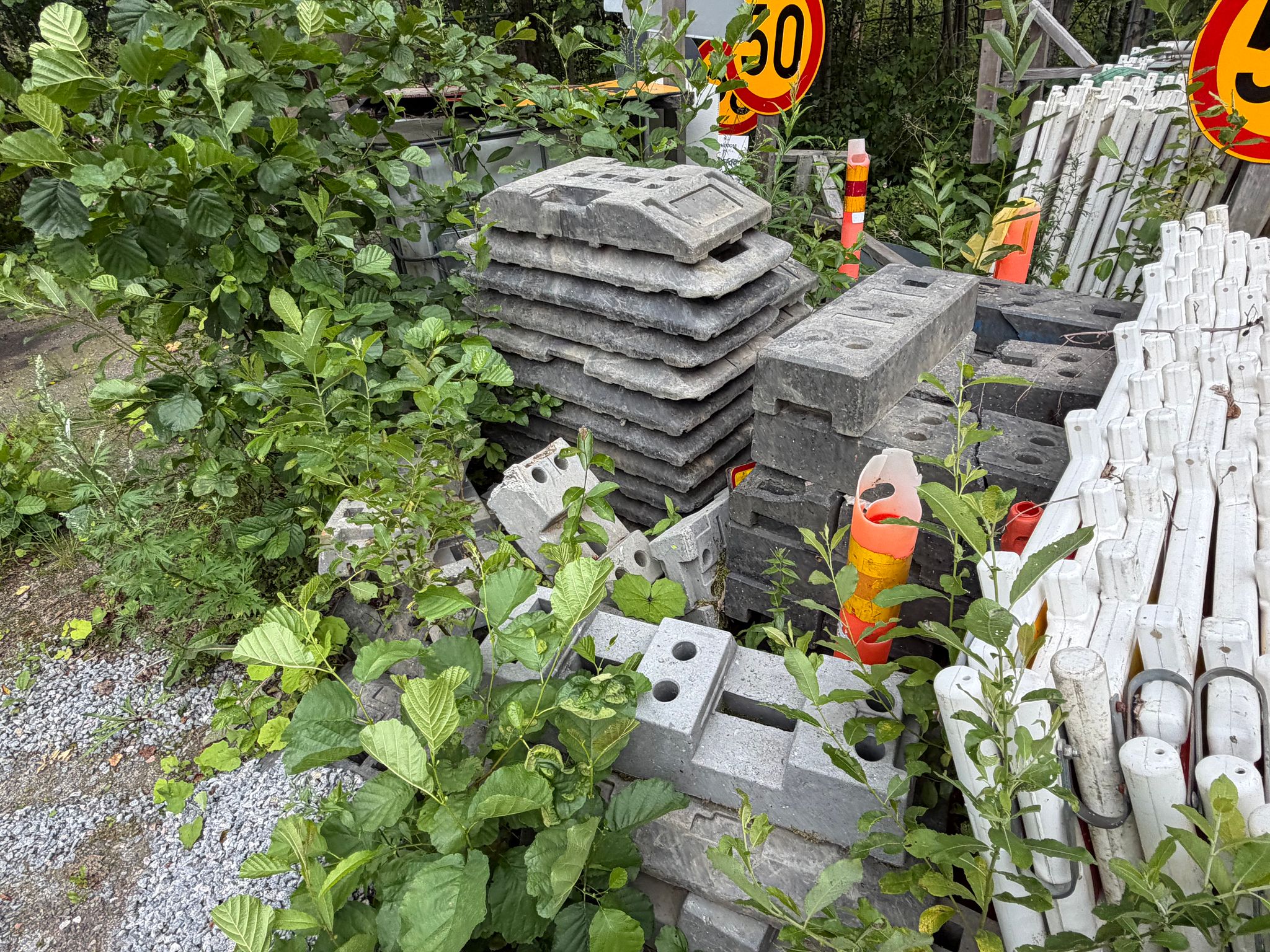 Image 4/6