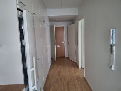 Image 7/15