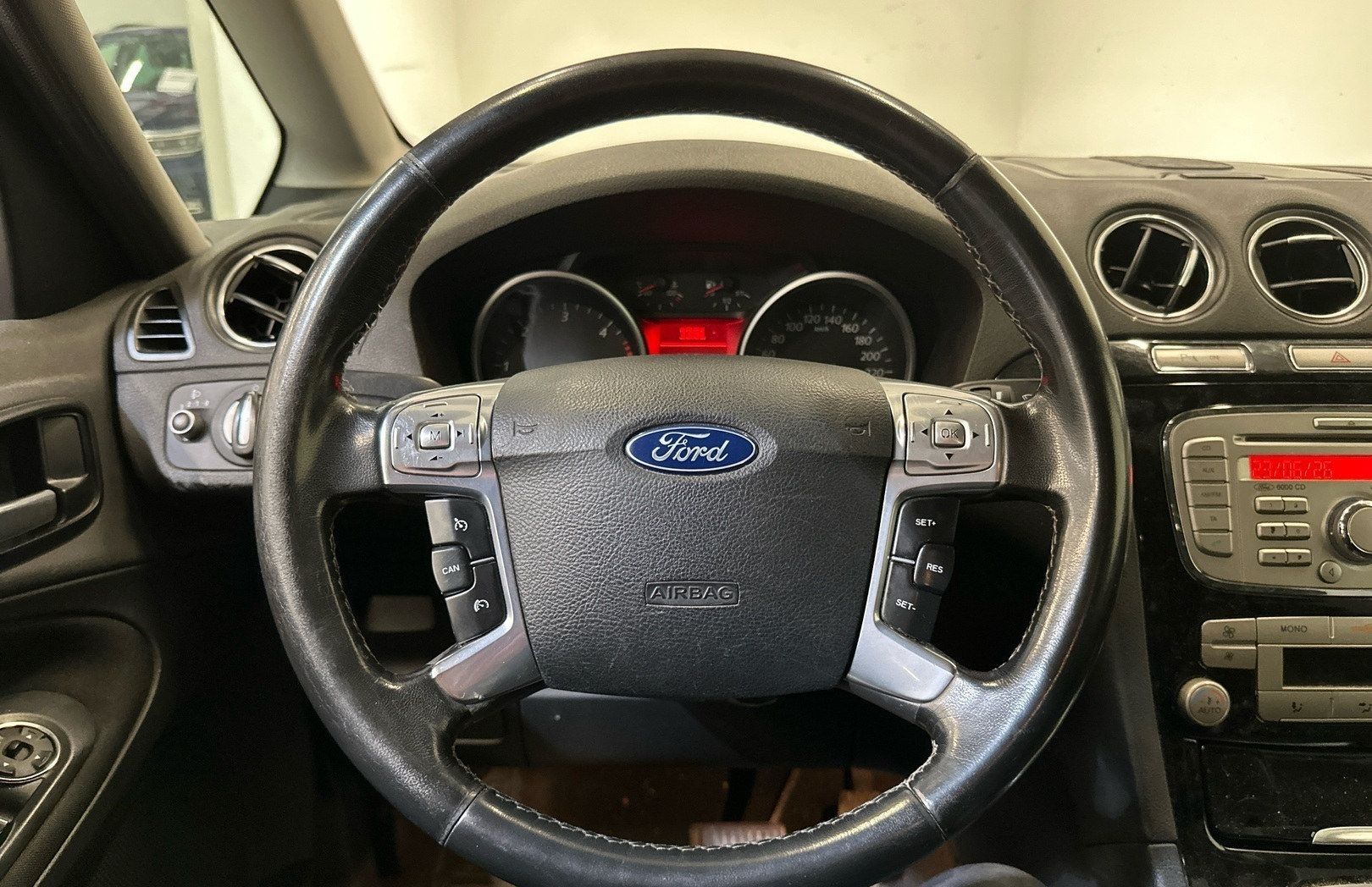 Image 11/36