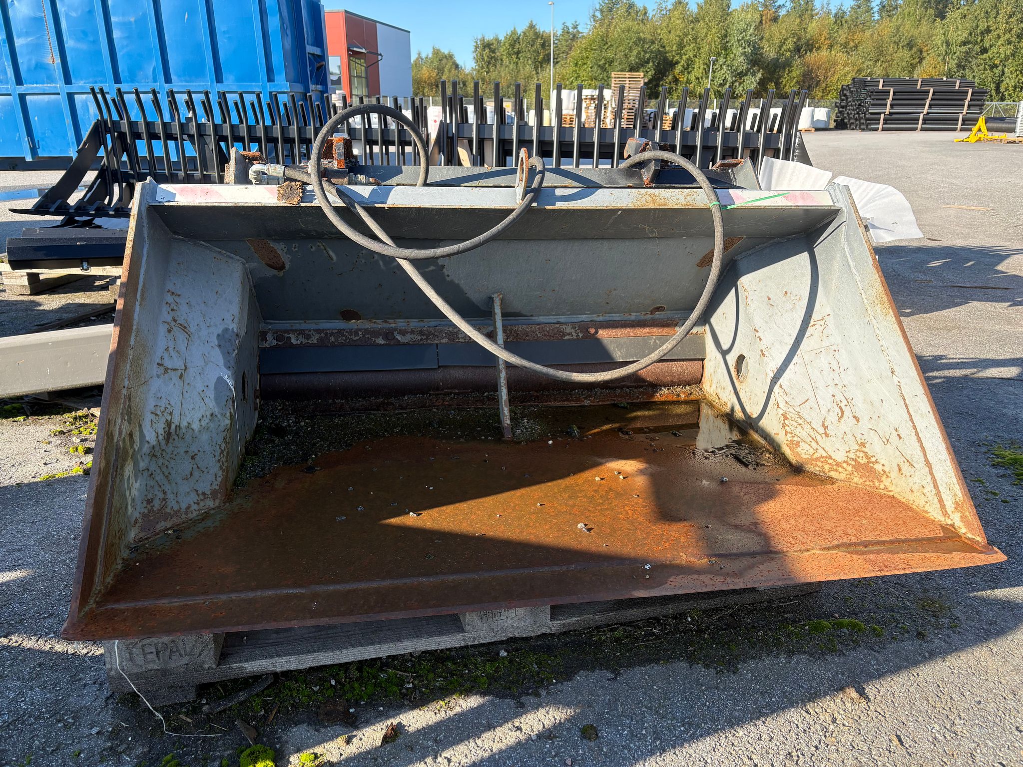 Image 2/6