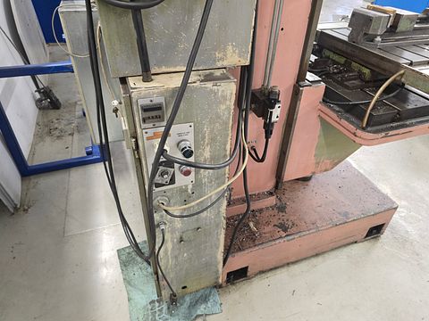 Image 8/12