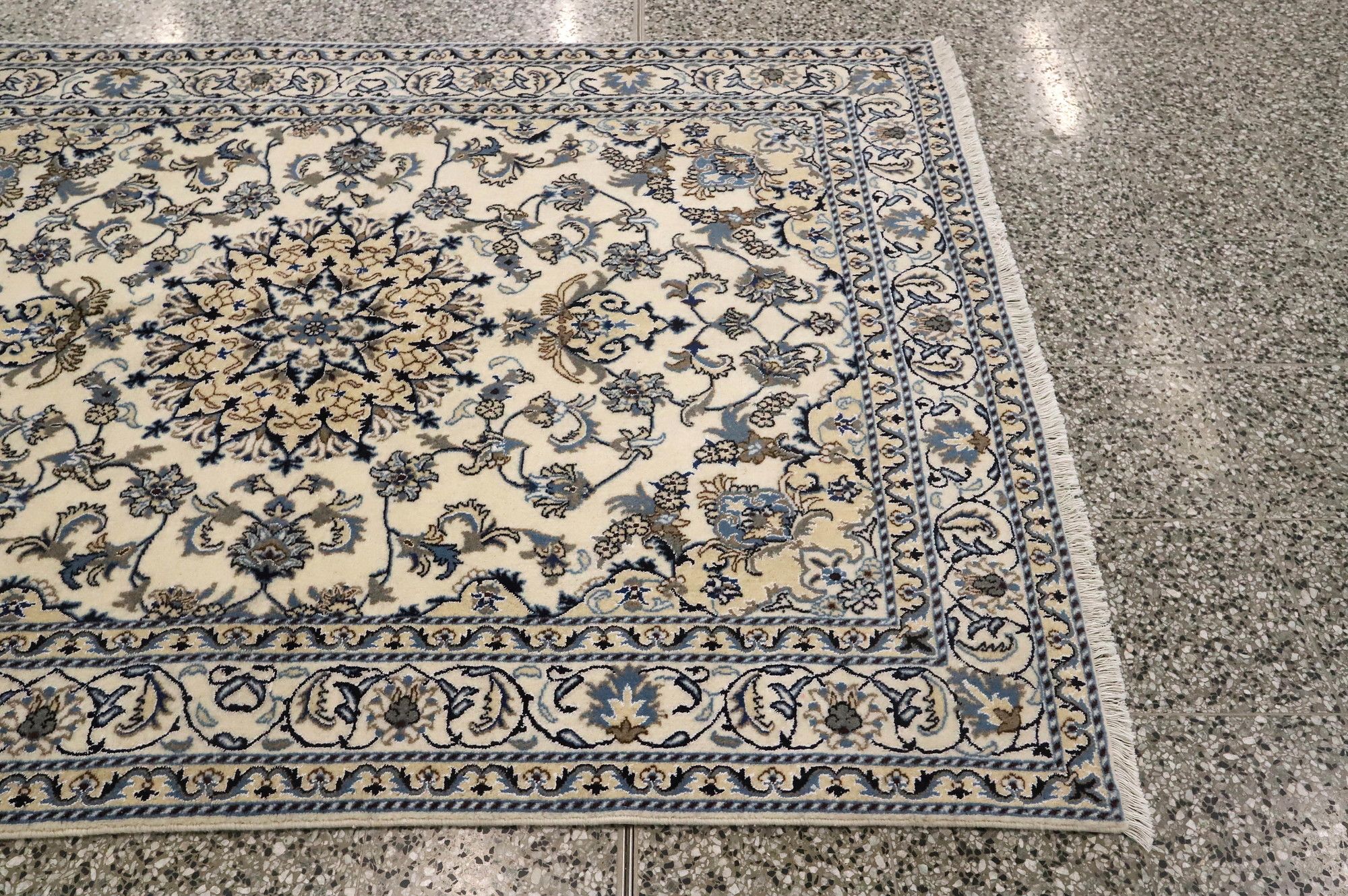Image 8/19