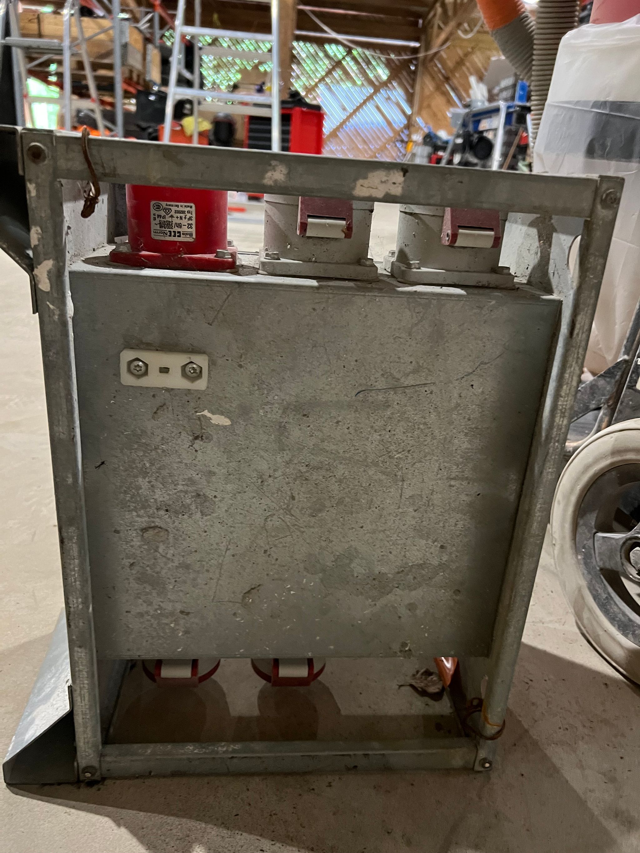 Image 6/9
