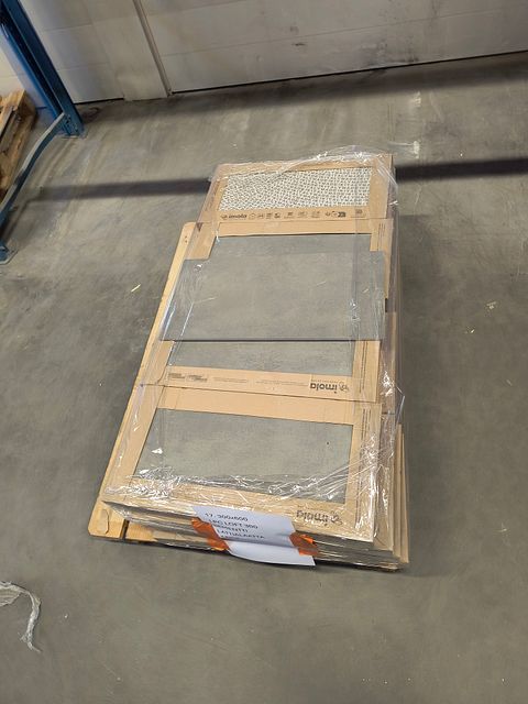 Image 2/4