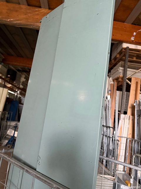Image 8/9