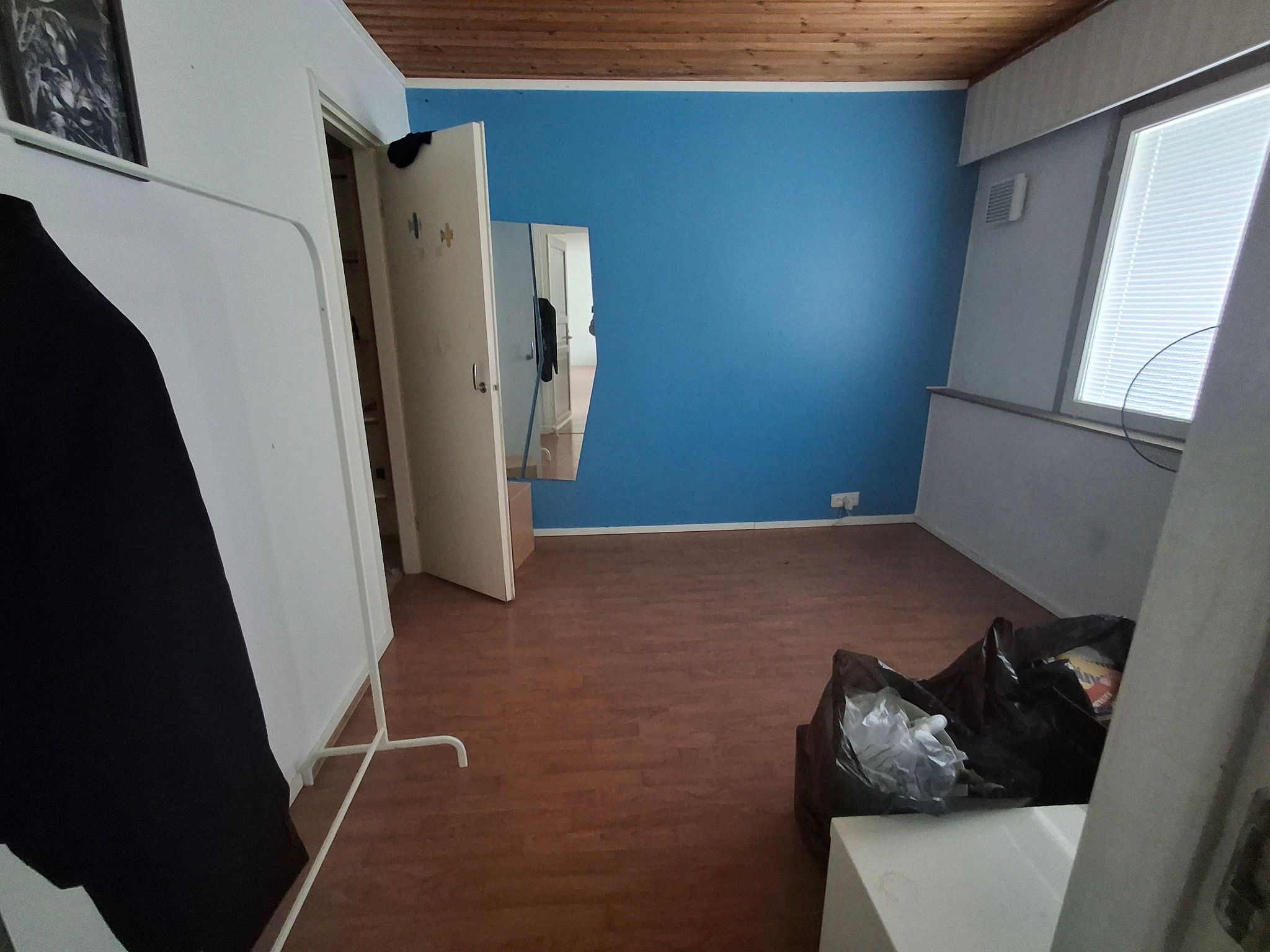 Image 12/33