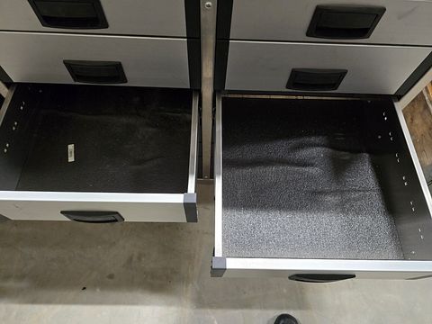 Image 6/10