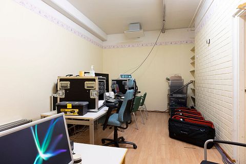 Image 25/36