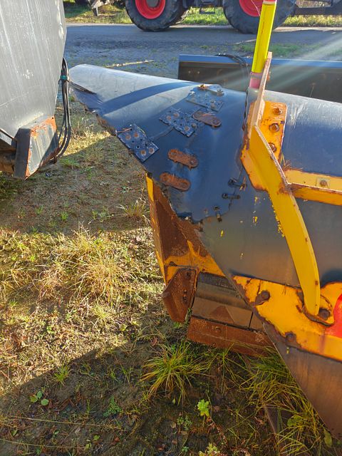 Image 4/10