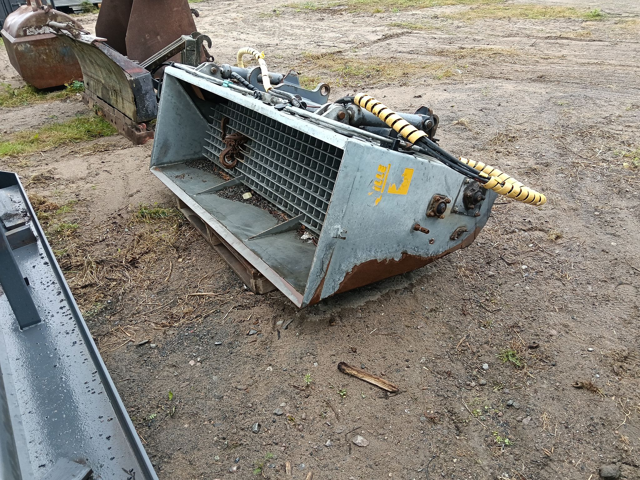 Image 2/5