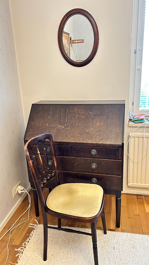 Image 1/19
