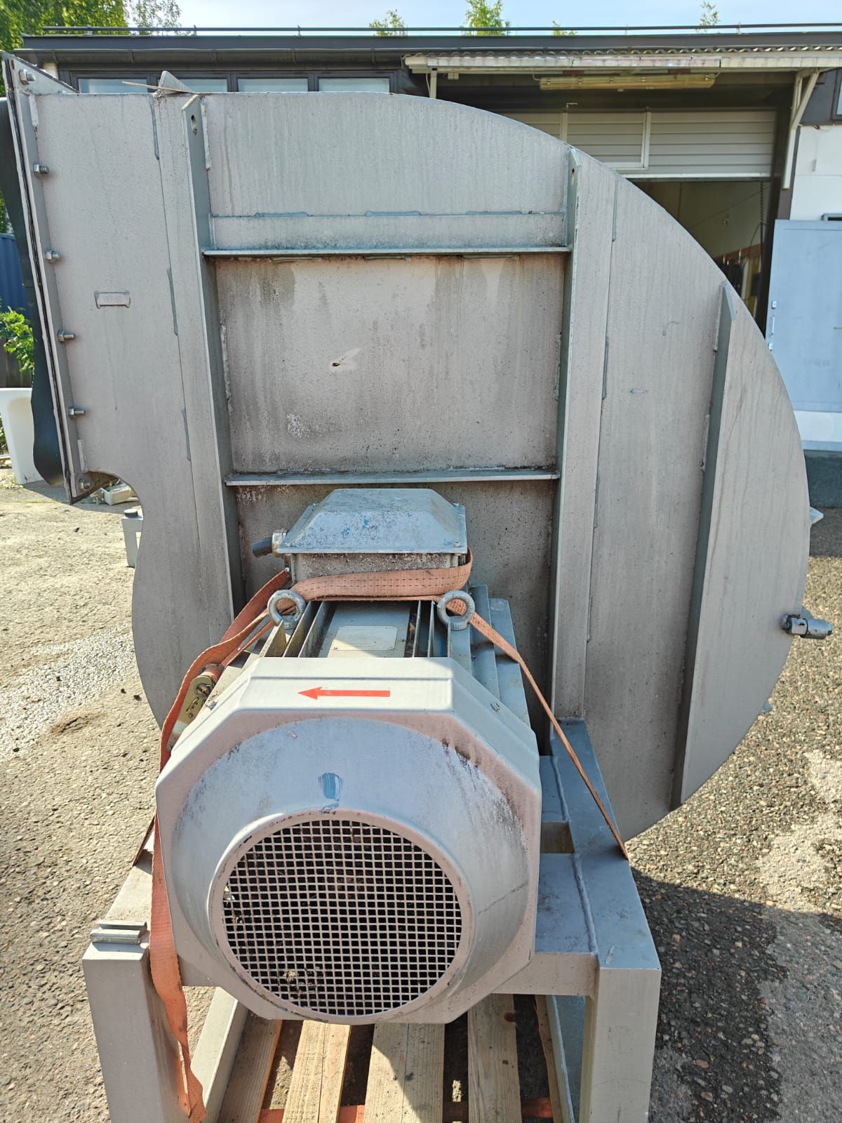 Image 3/9