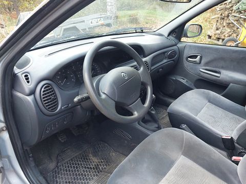 Image 8/12