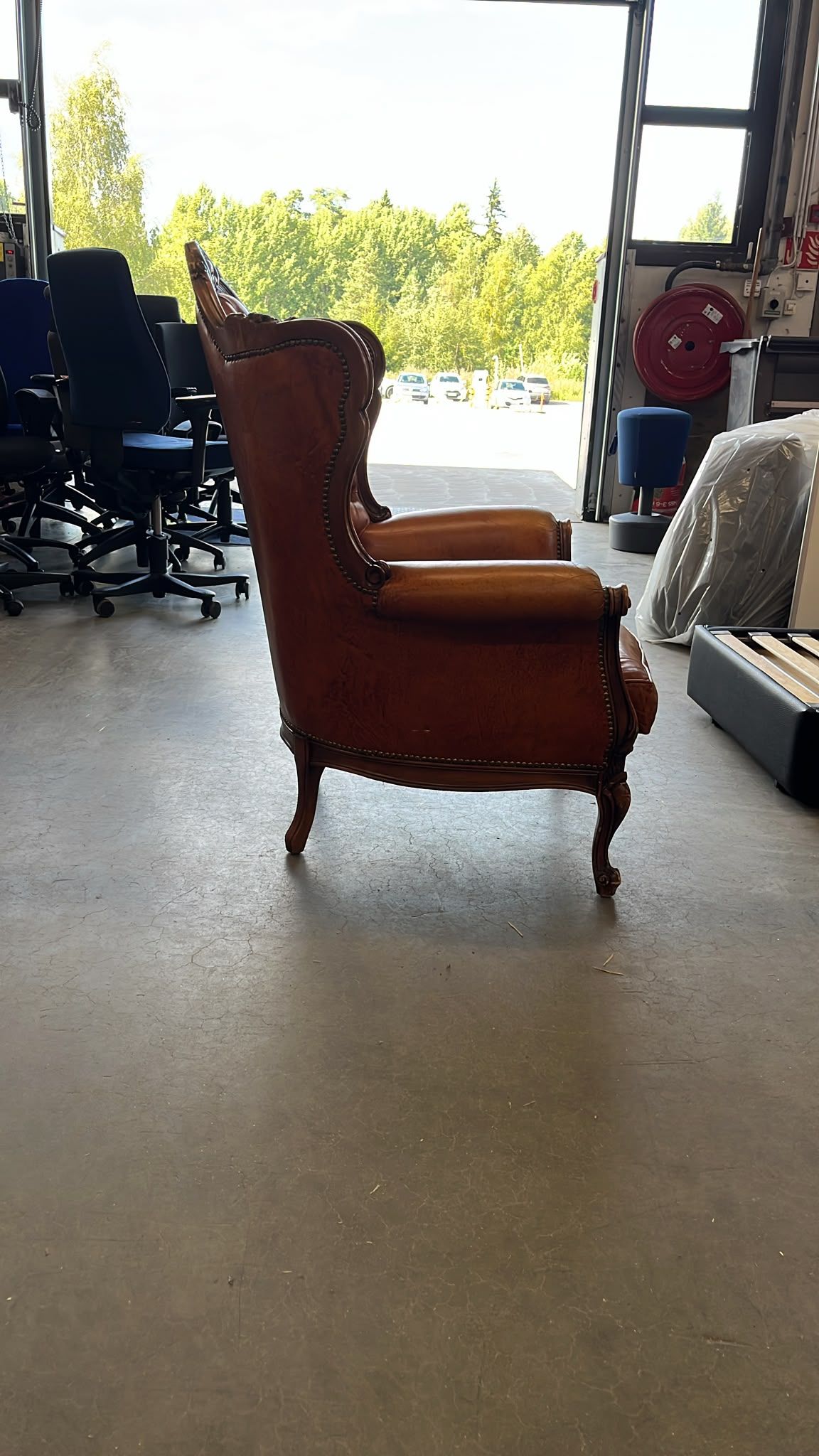 Image 3/4