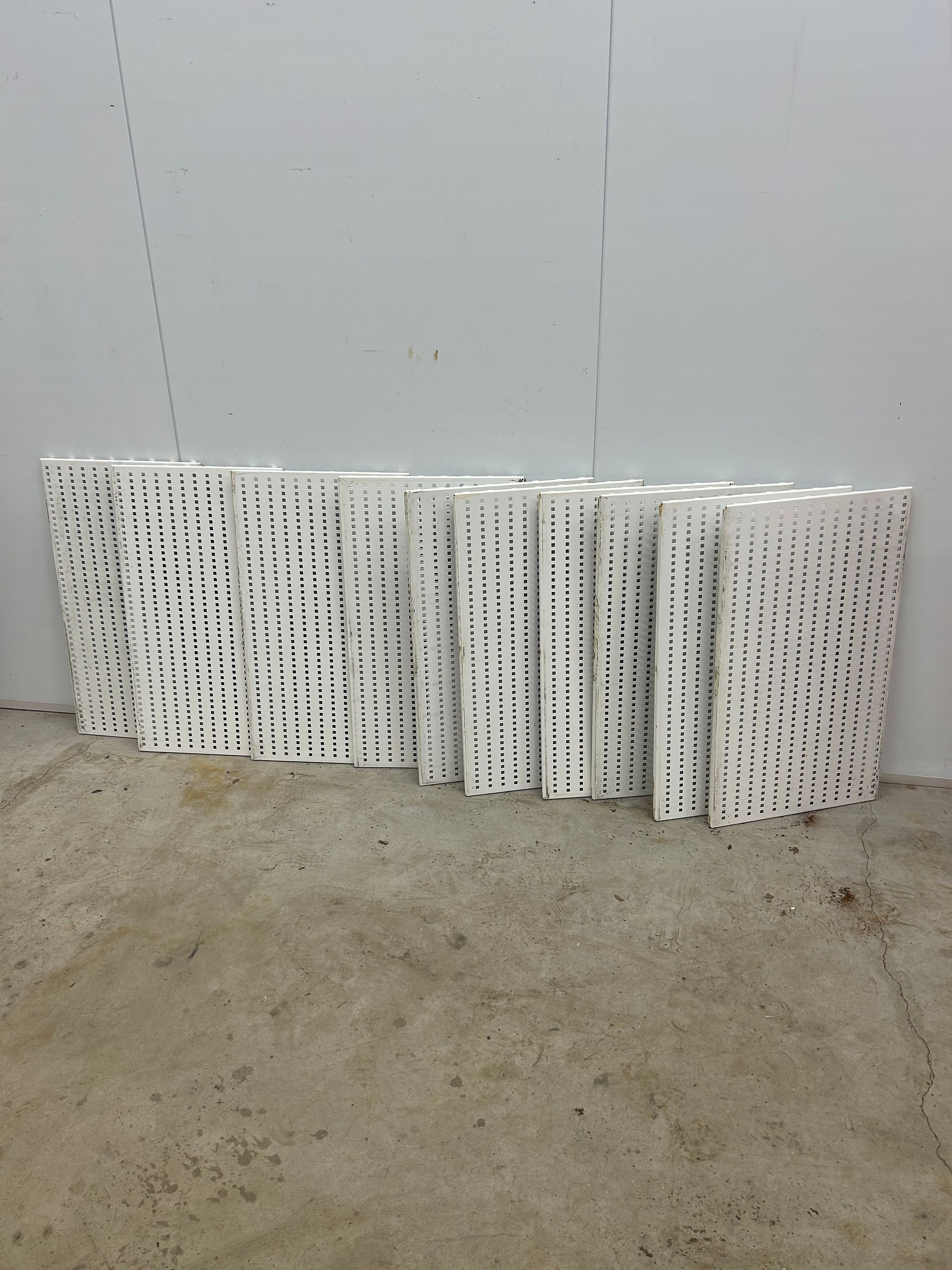 Image 2/4