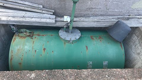 Image 1/2