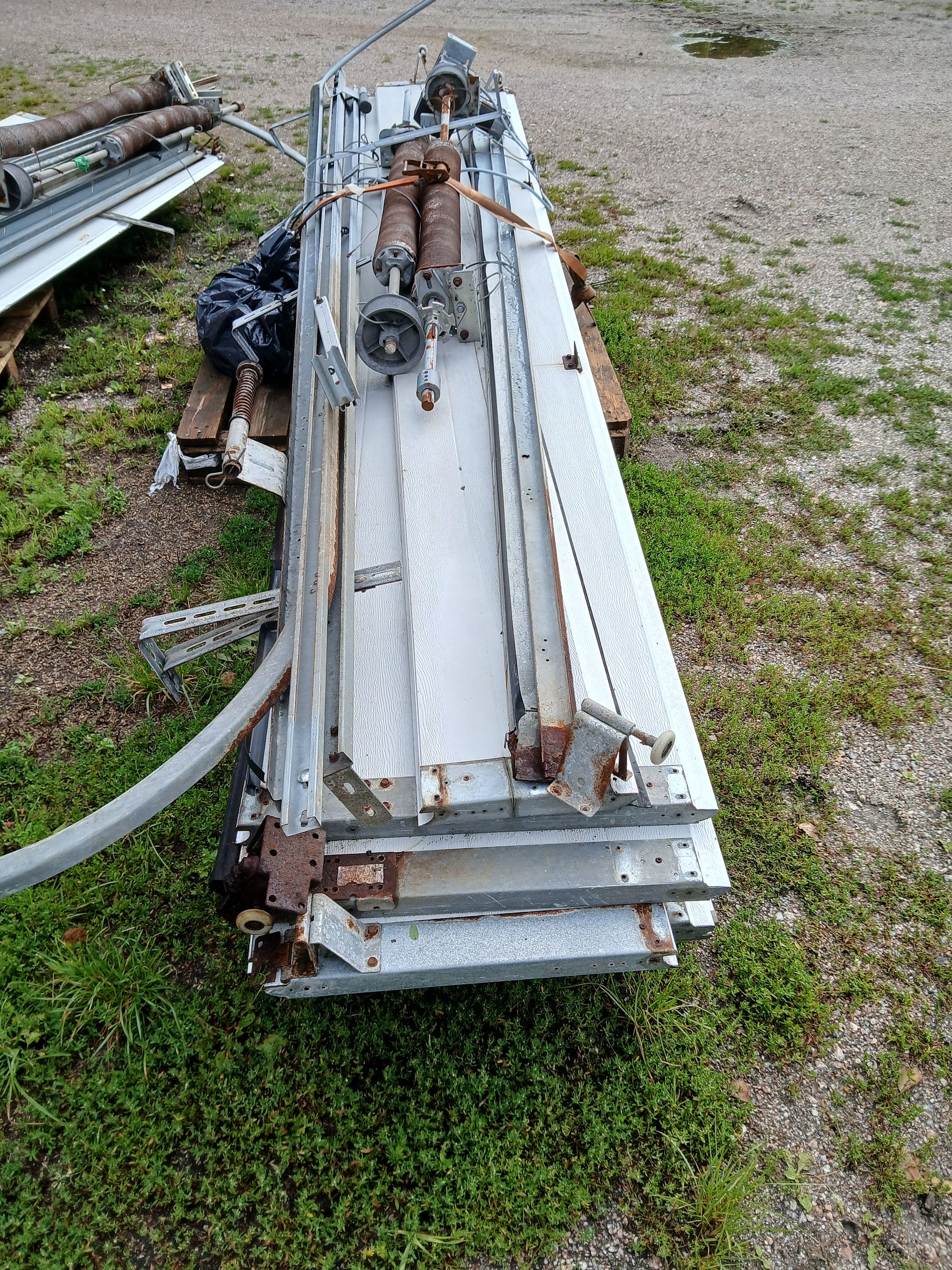 Image 2/5