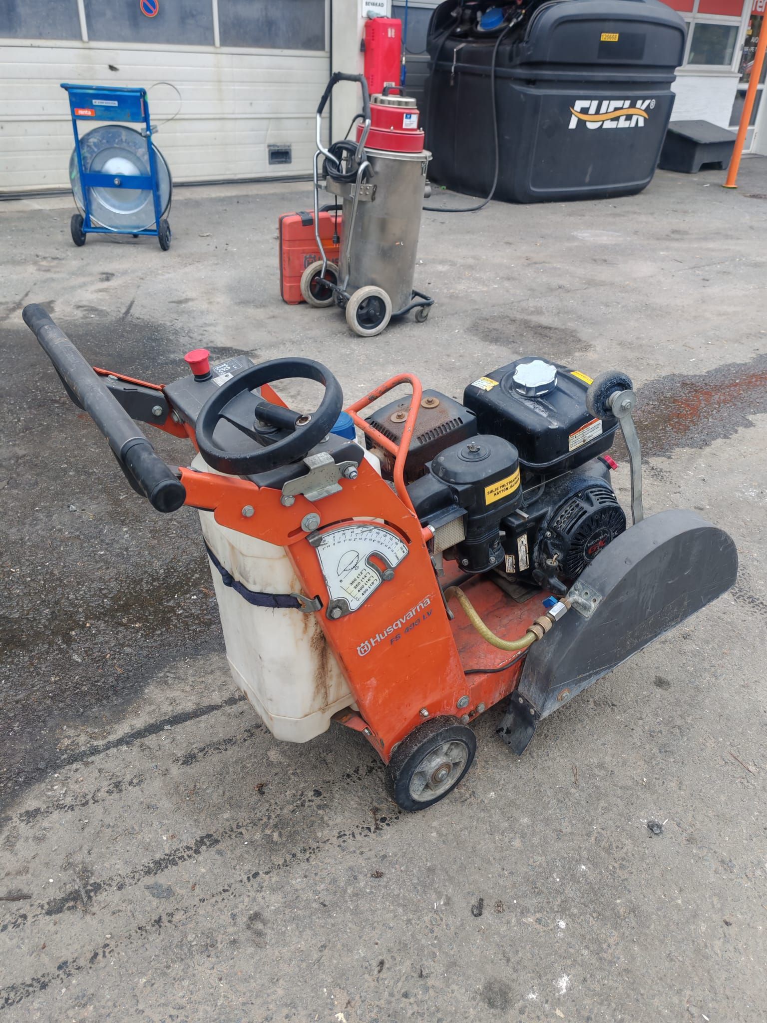 Image 6/9