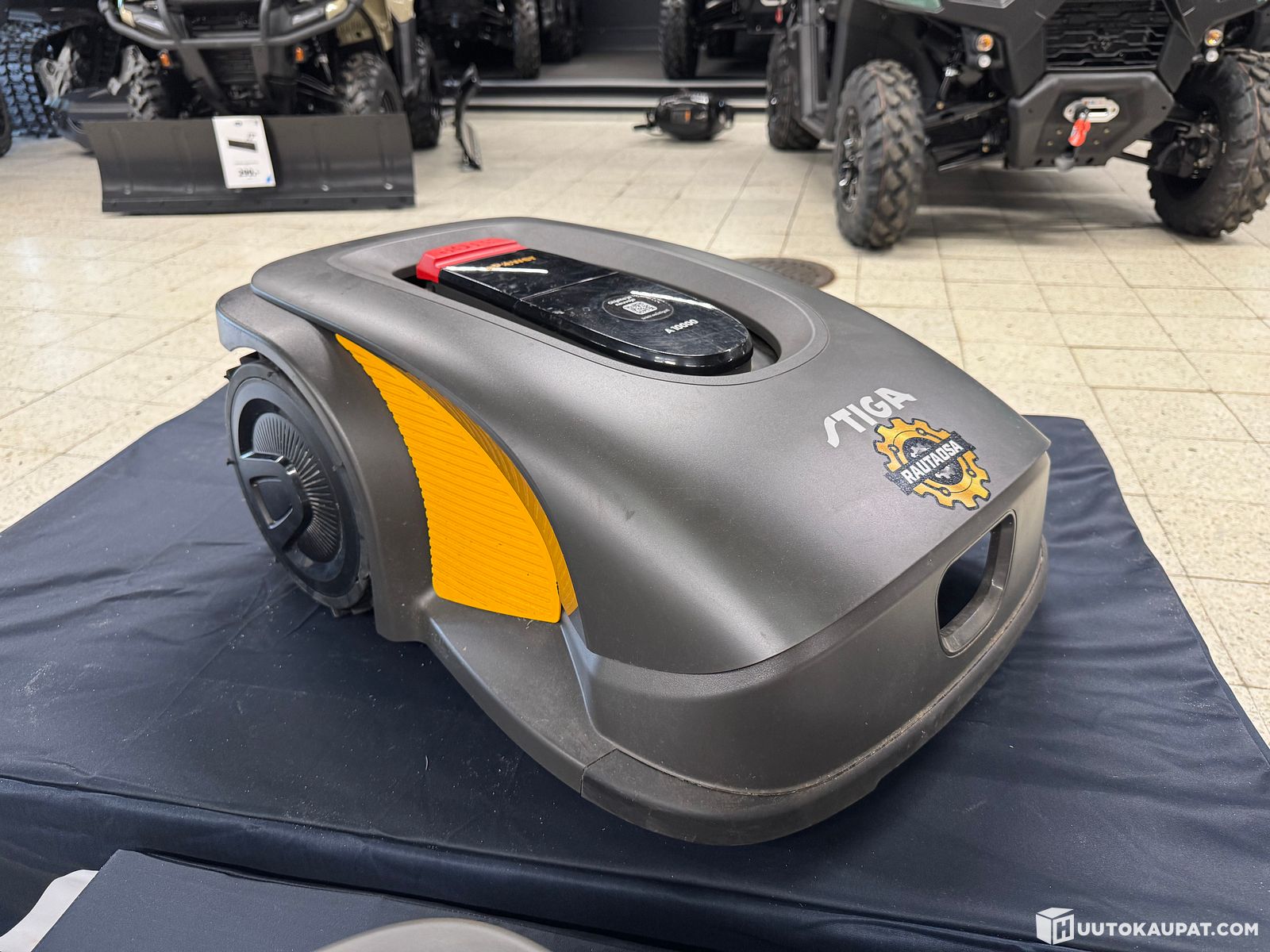 Stiga Autonominen Robottileikkuri 12 000 M2 Iisalmi Huutokaupat stiga-autonominen-robottileikkuri-12-000-m2-iisalmi-huutokaupat
