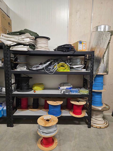 Image 1/15
