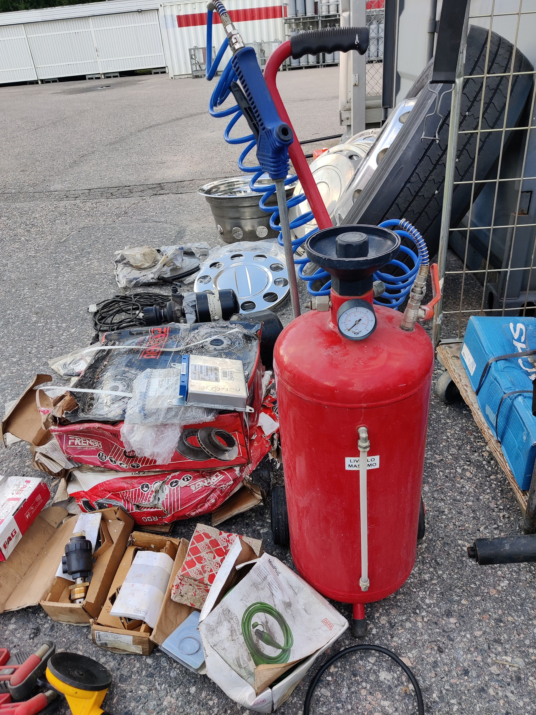 Image 3/32