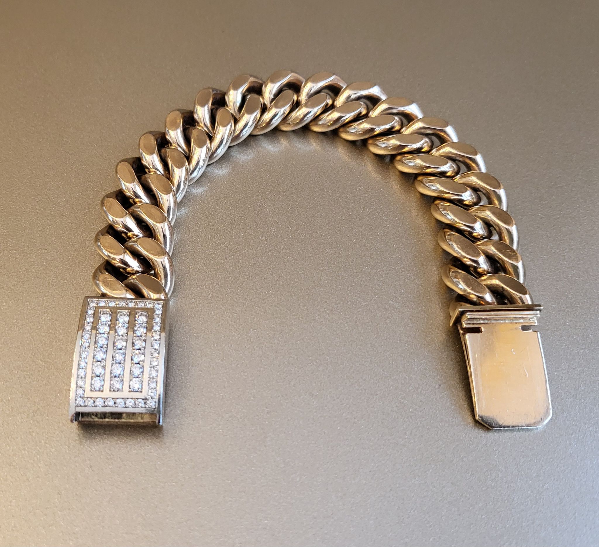 Image 3/15