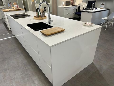 Image 28/110