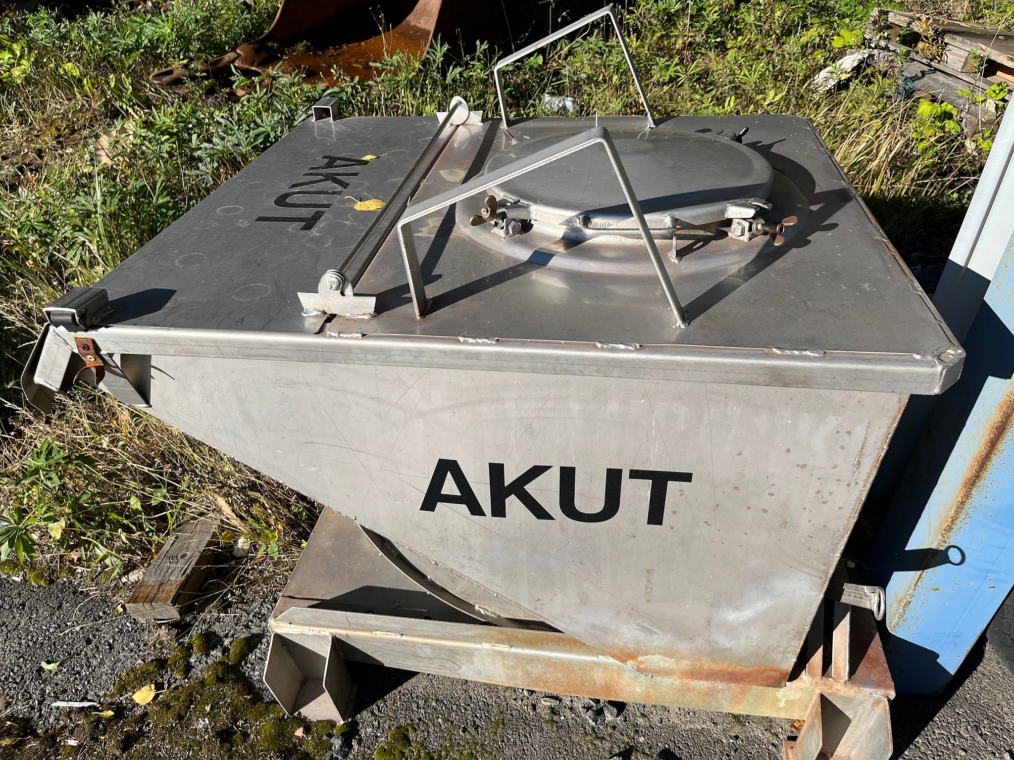 Image 1/8