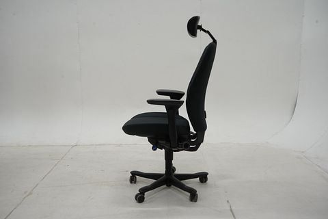 Image 3/8