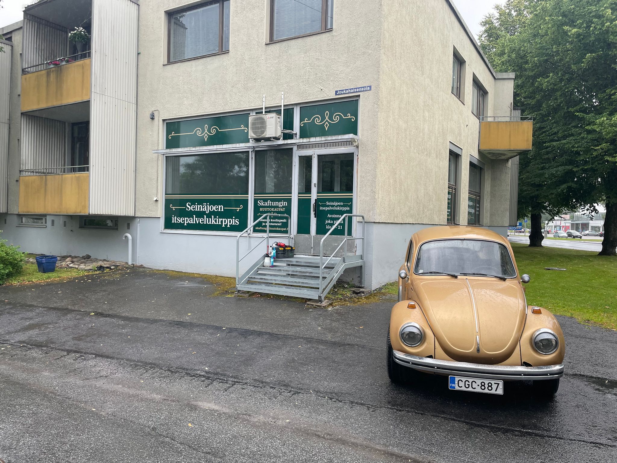 Image 6/9