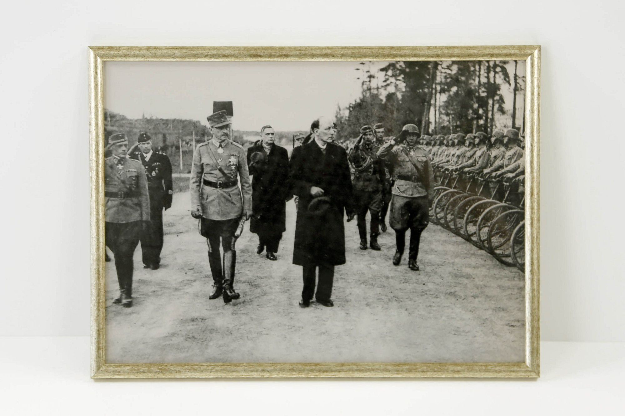 Image 1/8